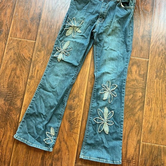 Distressed floral denim jeans - Picture 2 of 3